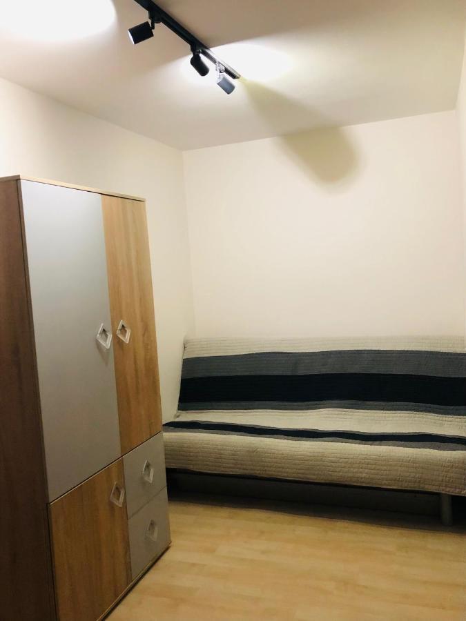 Nice Room, Комната, Pokoj Miedzy Airport Wro A Centrum วรอตซวาฟ ภายนอก รูปภาพ