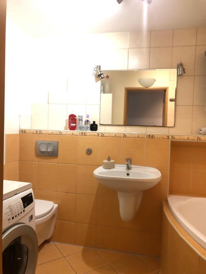 Nice Room, Комната, Pokoj Miedzy Airport Wro A Centrum วรอตซวาฟ ภายนอก รูปภาพ